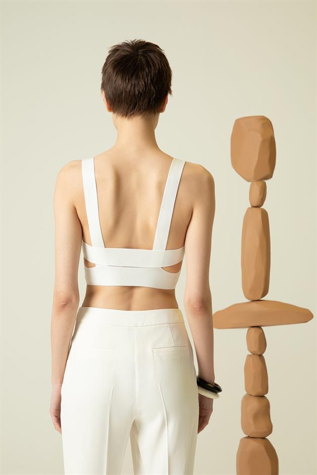 Askılı V Yaka Ekru Triko Top