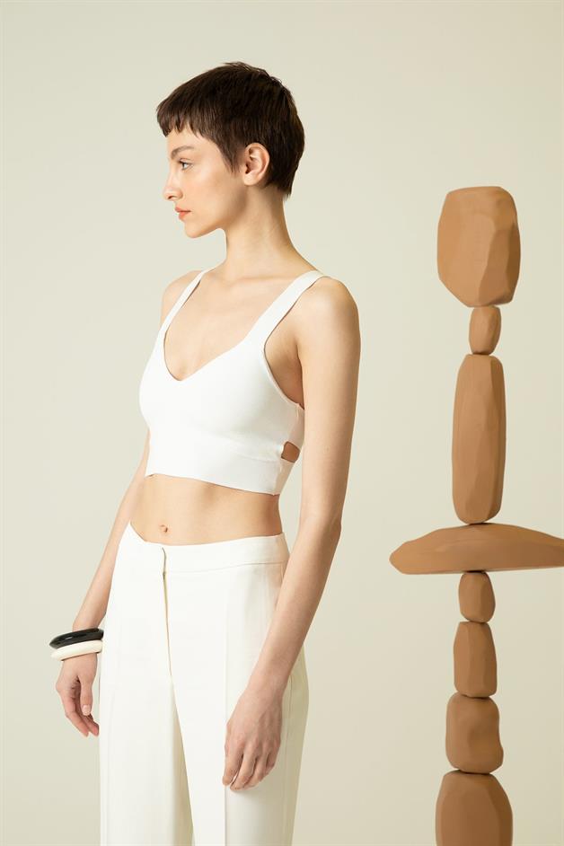 Askılı V Yaka Ekru Triko Top