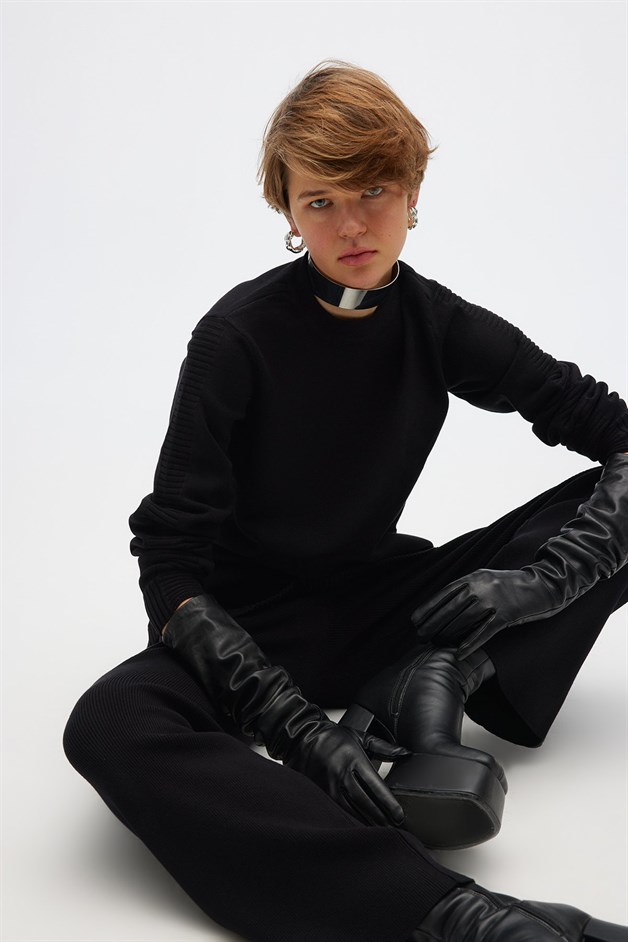 Yırtmaçlı Uzun Triko Siyah Kazak