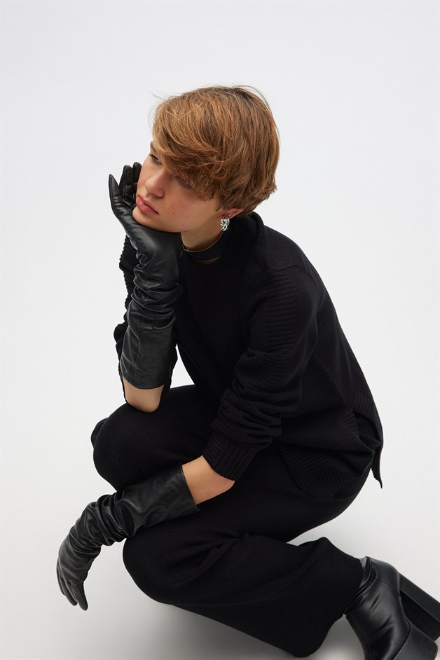 Yırtmaçlı Uzun Triko Siyah Kazak