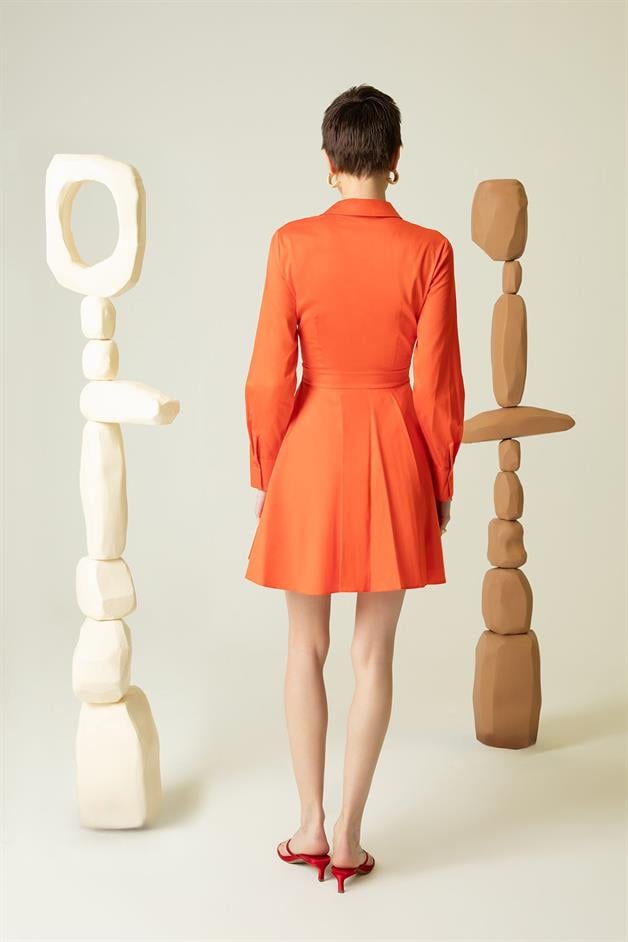 Bel Dekolte Detaylı Narçiçeği Kısa Elbise