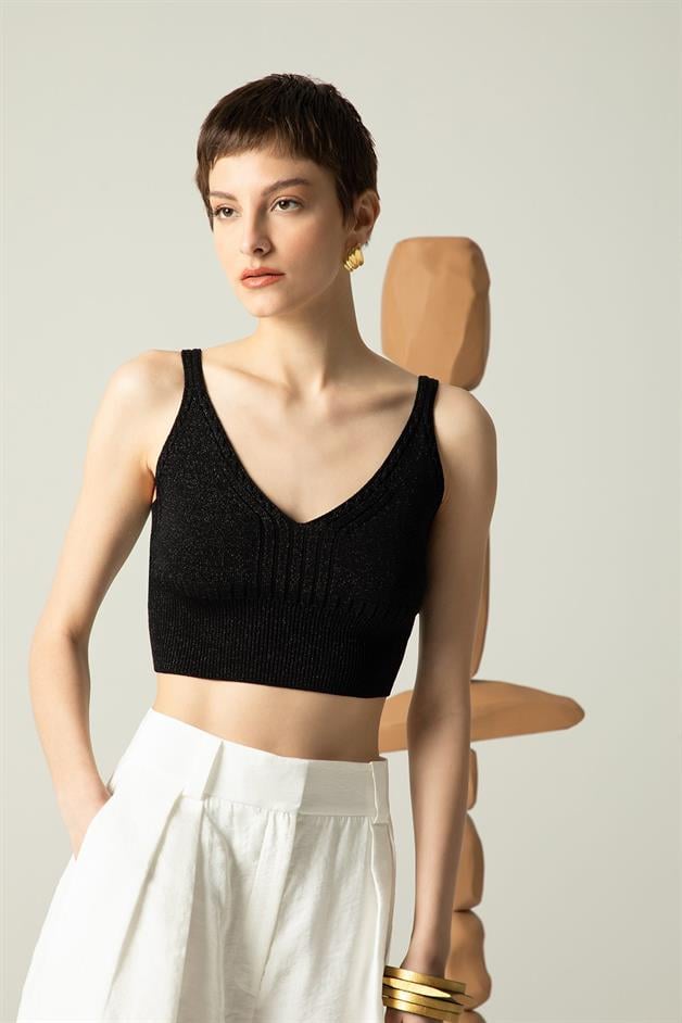 Beli Lastik Detaylı Askılı Siyah Triko Crop Top