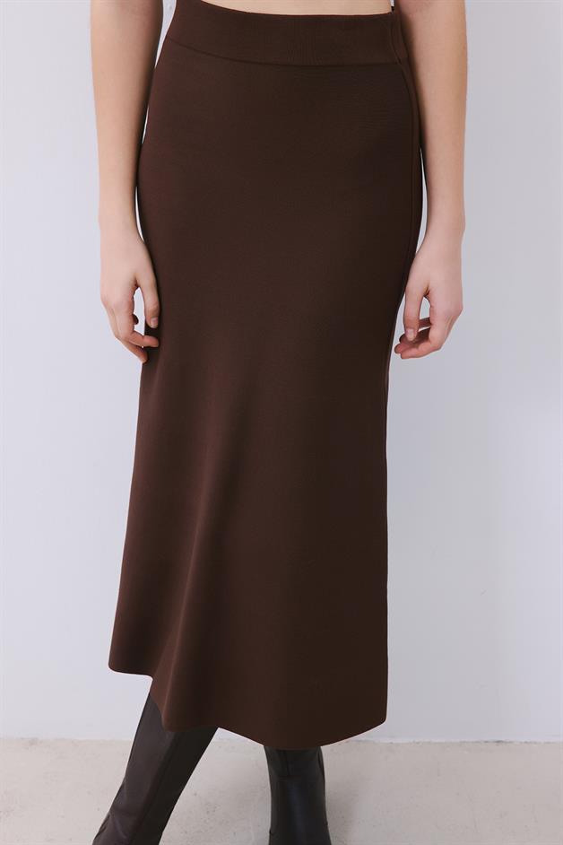 Brown Knit Midi Skirt with Elastic Waist