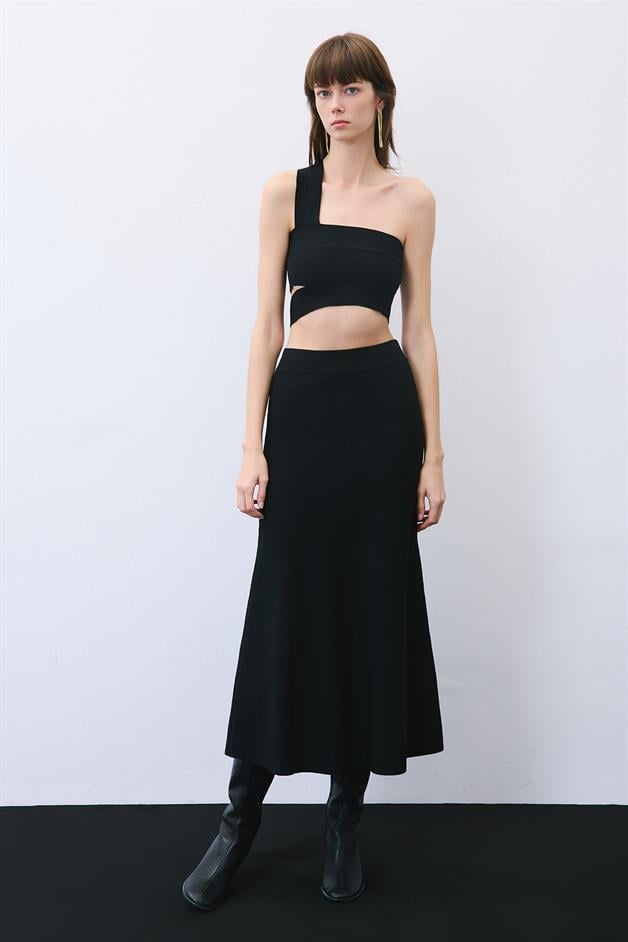 Black Knit Midi Skirt with Elastic Waist