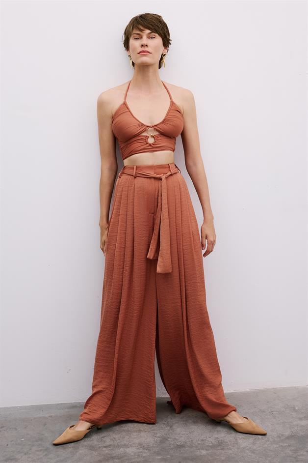 Pleated Wide-Leg Cinnamon Trousers