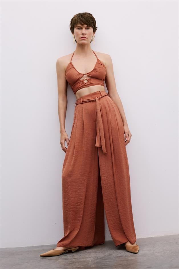 Pleated Wide-Leg Cinnamon Trousers