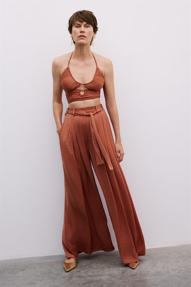 Pleated Wide-Leg Cinnamon Trousers