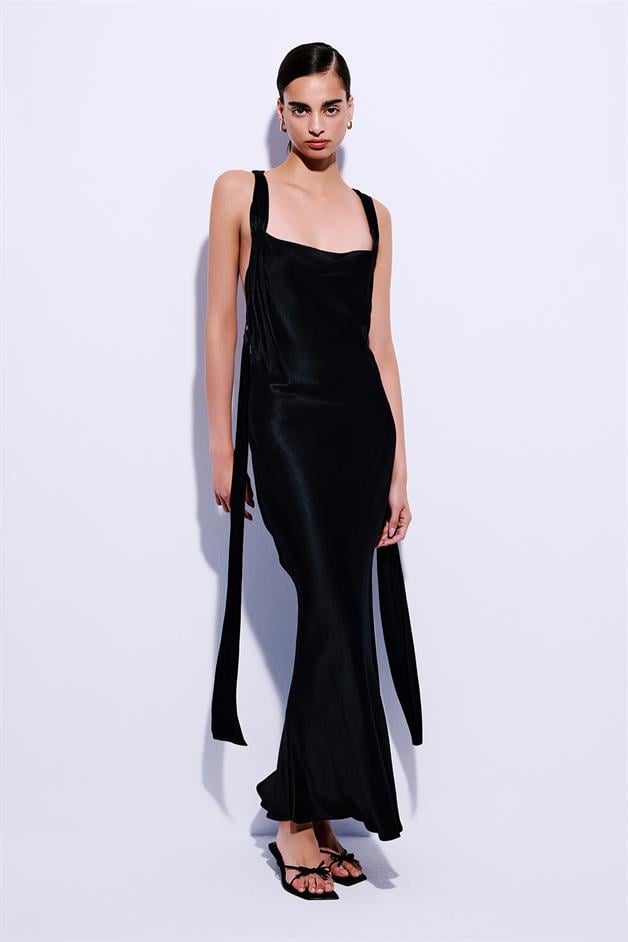 Çapraz Sırt Detaylı Siyah Midi Elbise