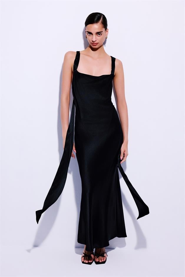 Çapraz Sırt Detaylı Siyah Midi Elbise