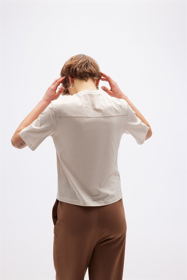 Cep Detaylı Basic Taş T-Shirt