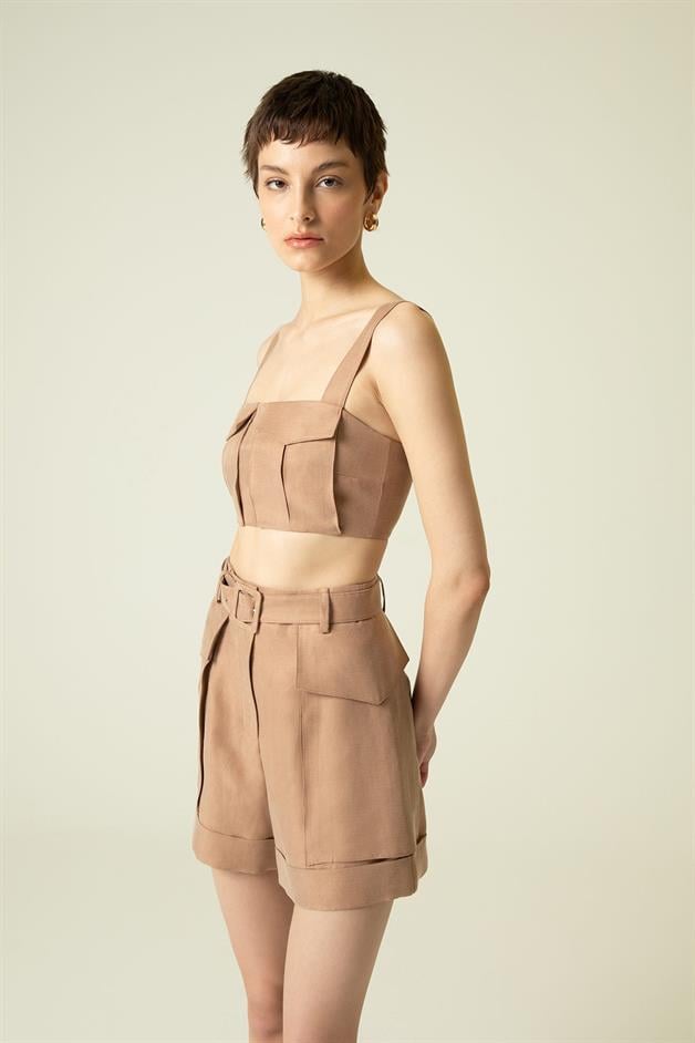 Cep Kapağı Detaylı Askılı Camel Crop Top