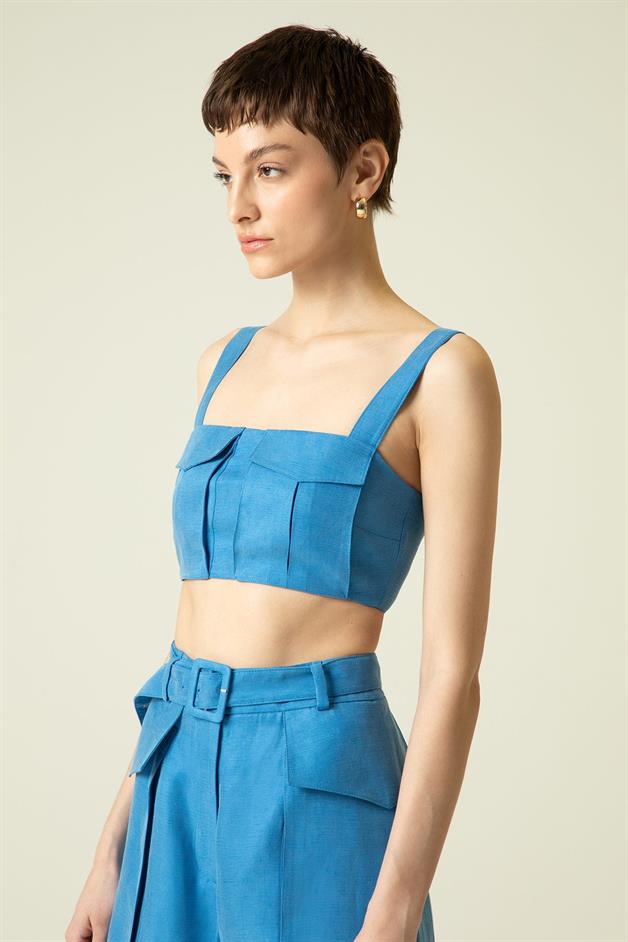Cep Kapağı Detaylı Askılı Mavi Crop Top