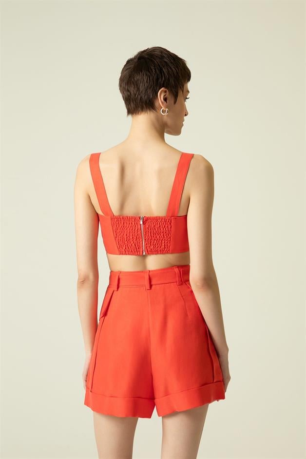 Cep Kapağı Detaylı Askılı Narçiçeği Crop Top