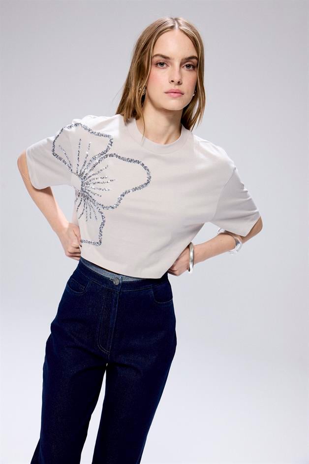 Flower Embroidery Detail Crop Gray T-shirt