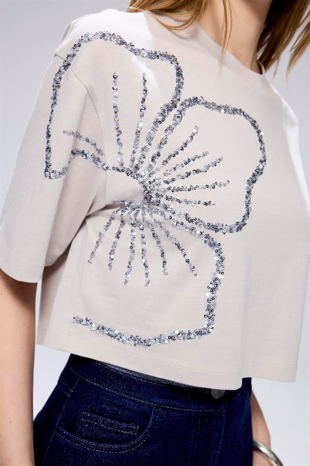 Flower Embroidery Detail Crop Gray T-shirt