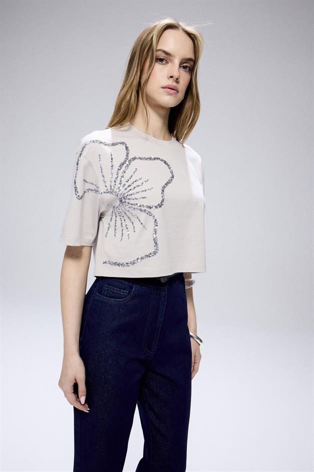 Flower Embroidery Detail Crop Gray T-shirt