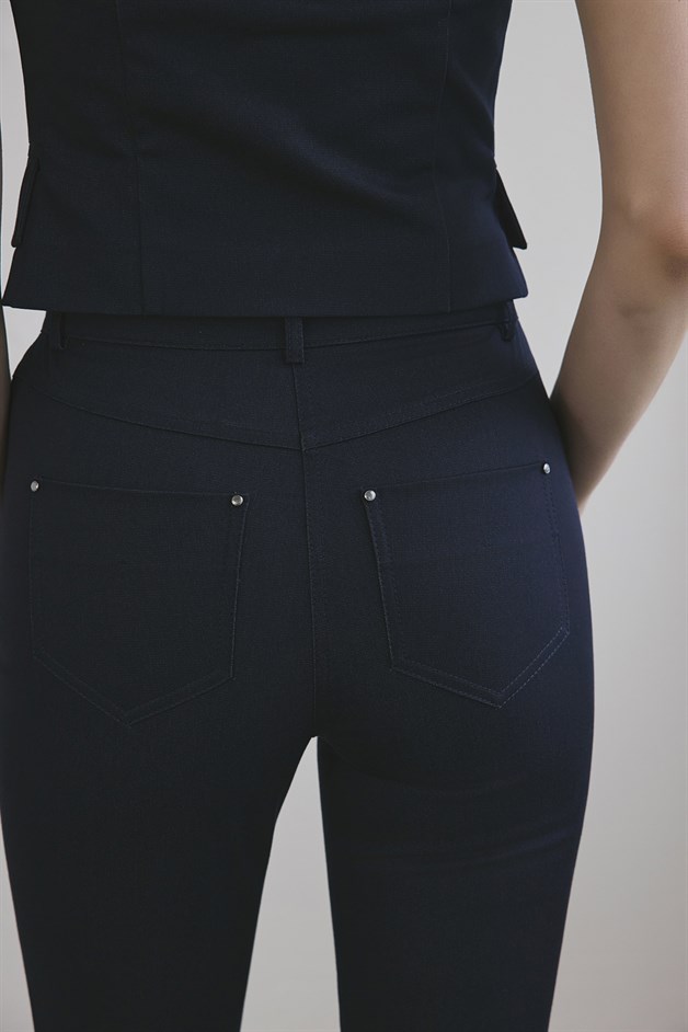 Dar Paça Denim Dokulu Lacivert Pantolon