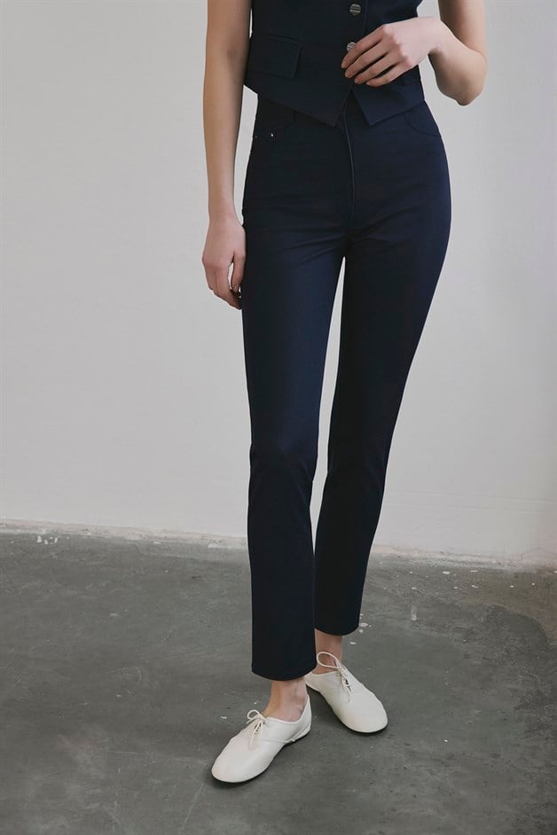 Dar Paça Denim Dokulu Lacivert Pantolon