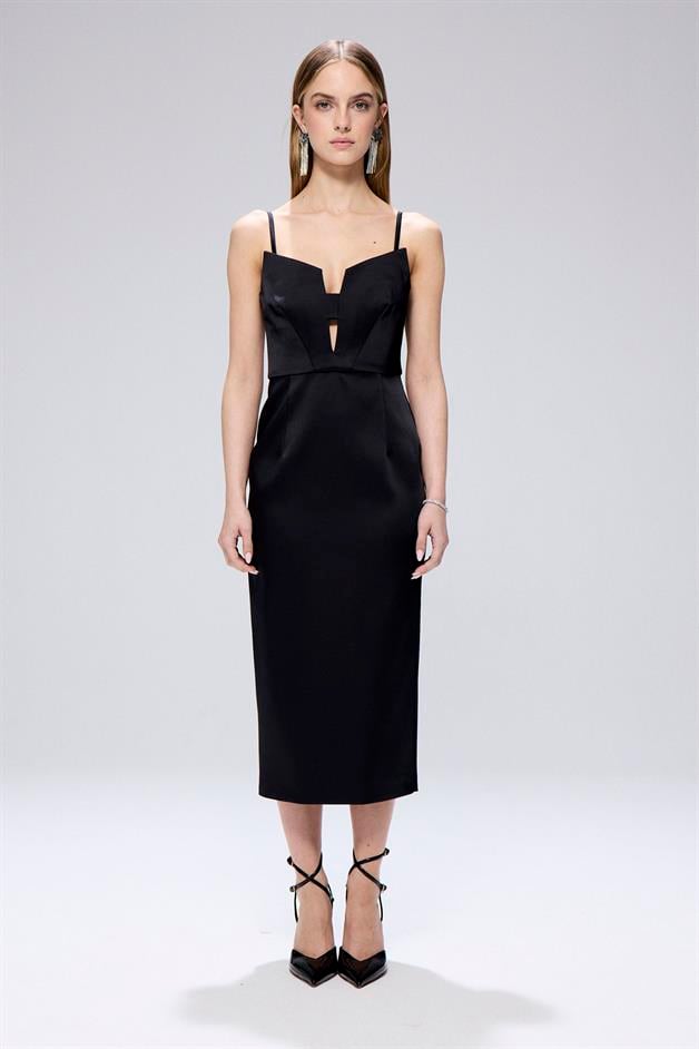 Degaje Detaylı Yırtmaçlı Siyah Midi Elbise