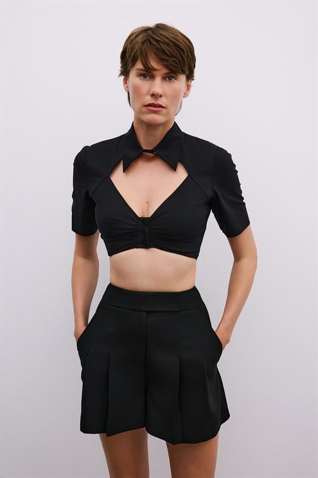 Low Cut Detailed Short Sleeve Black Blouse