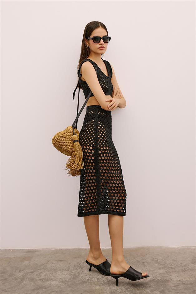 Open-Knit Ribbed Black Midi Skirt