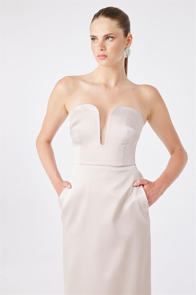 Derin Dekolteli Straplez Bej Uzun Elbise