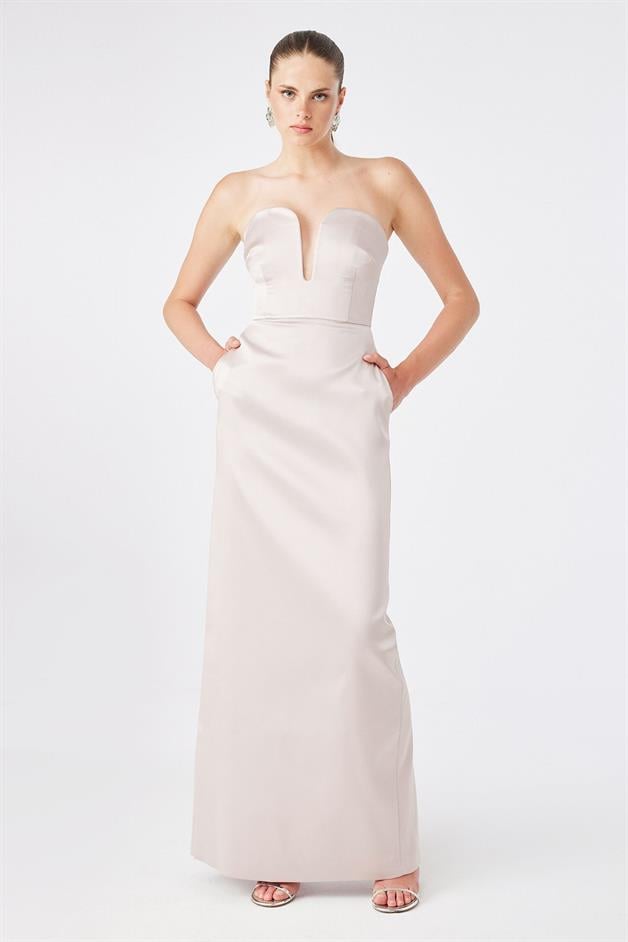 Derin Dekolteli Straplez Bej Uzun Elbise