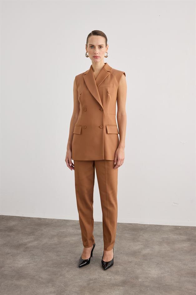 Buttoned Sleeveless Brown Vest
