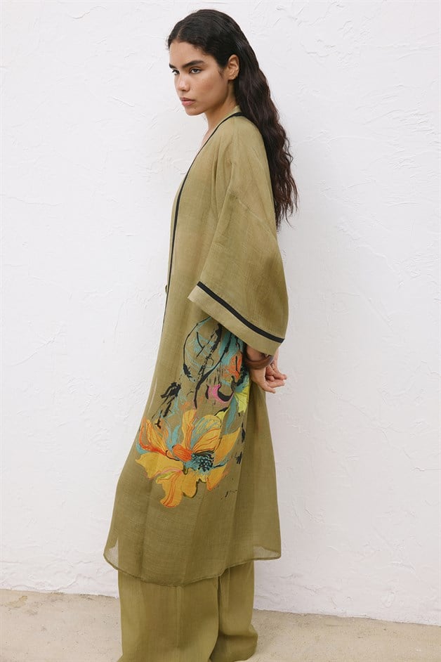 Düşük Omuzlu Siyah Şeritli Desenli Haki Kimono