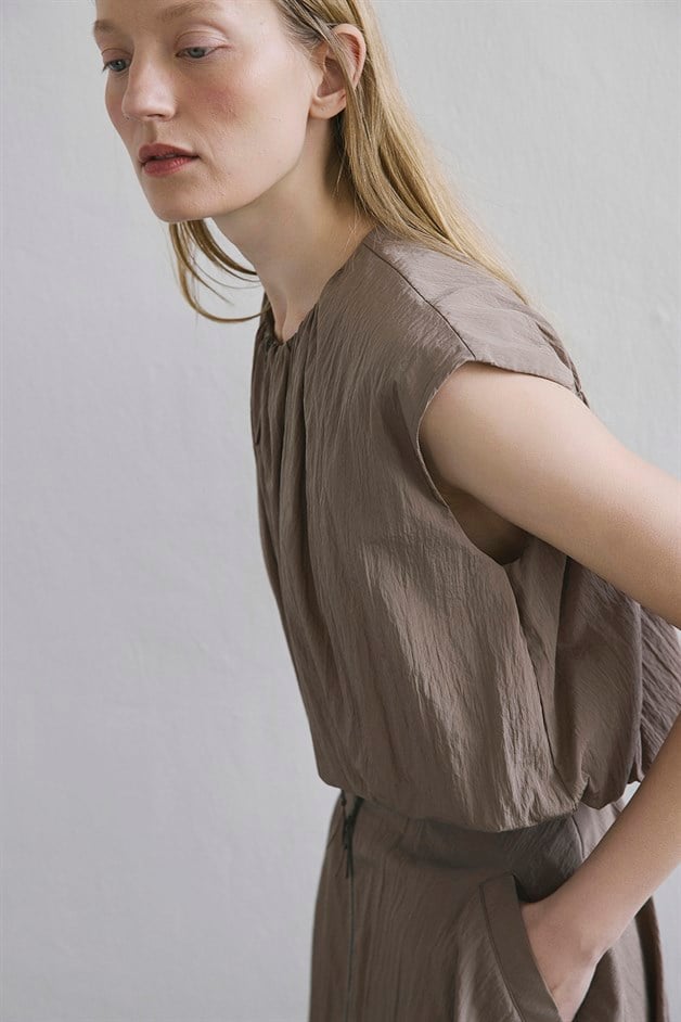 Zippered Short Sleeve Camel Vest