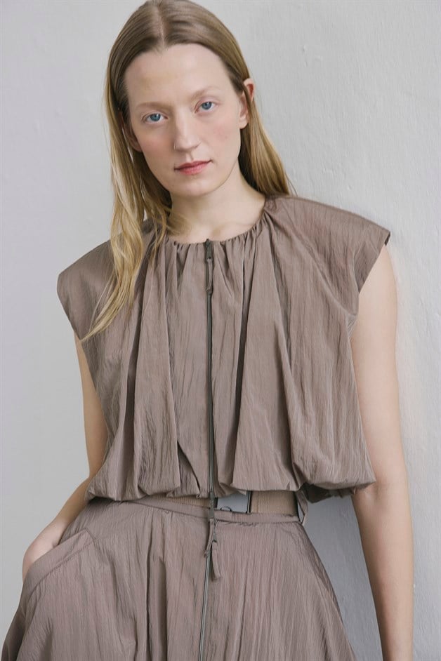 Zippered Short Sleeve Camel Vest