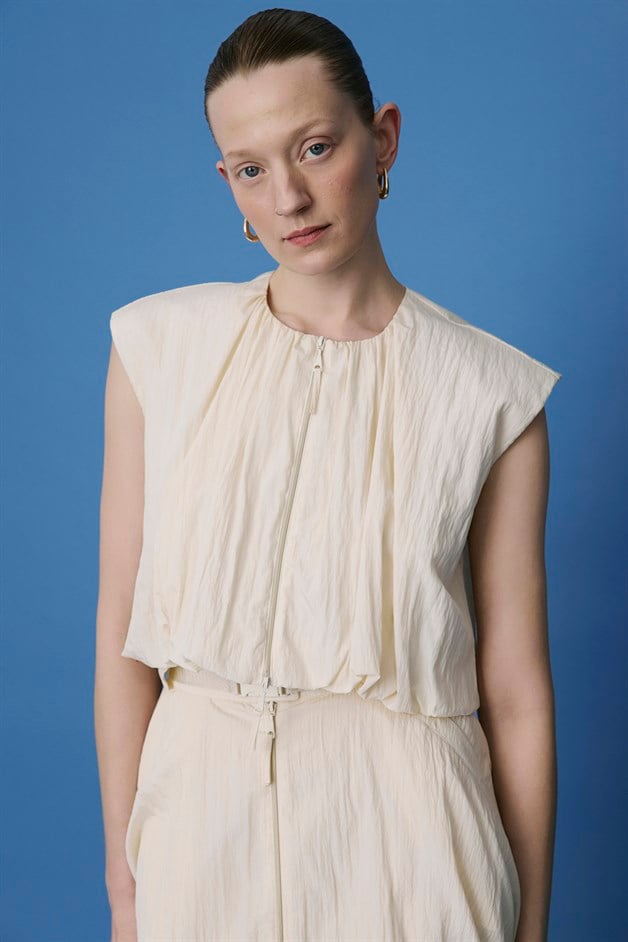 Zippered Short Sleeve Ecru Vest