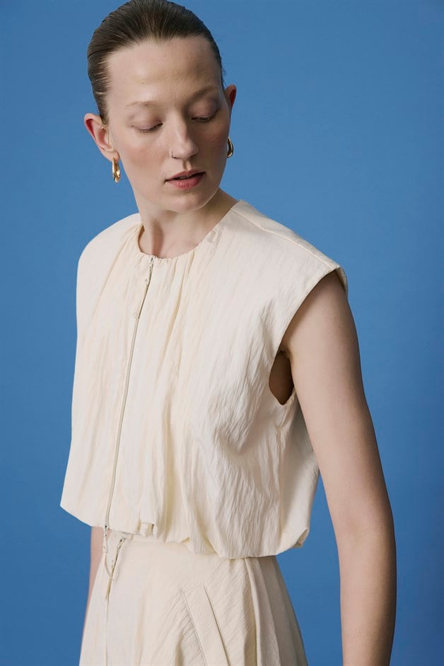 Zippered Short Sleeve Ecru Vest