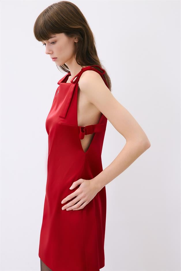 Fiyonk Detaylı Askılı Mini Bordo Elbise