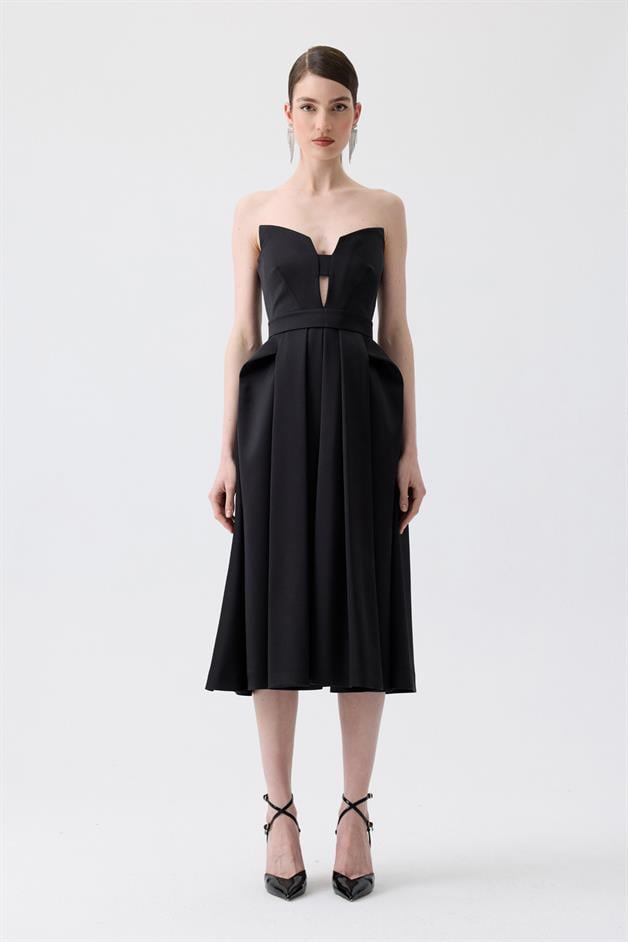 Göğüs Dekolteli Siyah Midi Elbise