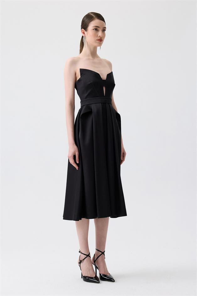 Göğüs Dekolteli Siyah Midi Elbise