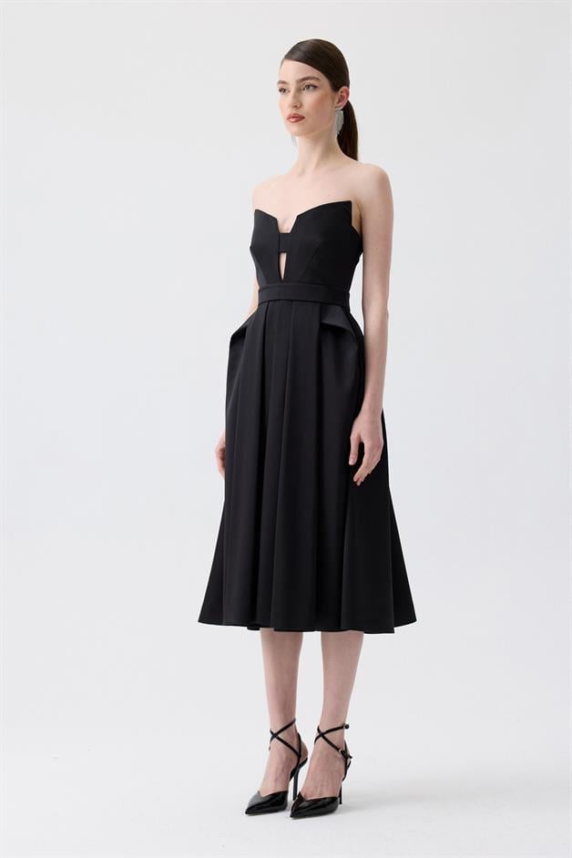 Göğüs Dekolteli Siyah Midi Elbise