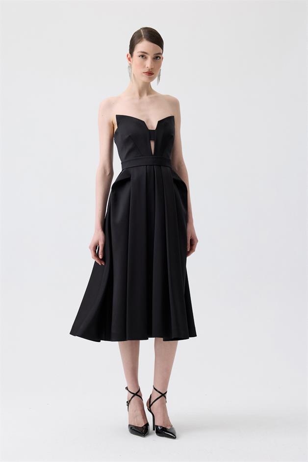 Göğüs Dekolteli Siyah Midi Elbise