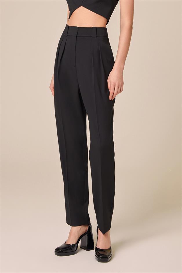 Havuç Paça Siyah Pantolon