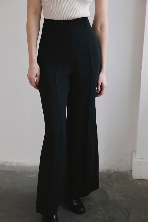 Kemerli Geniş Paça Siyah Pantolon