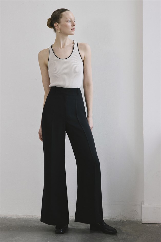 Kemerli Geniş Paça Siyah Pantolon