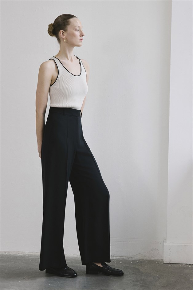 Kemerli Geniş Paça Siyah Pantolon