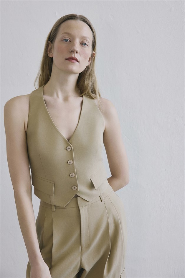 Linen Button Front Short Camel Vest