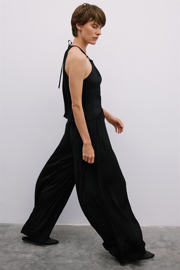 Elastic Waist Relaxed Wide-Leg Black Trousers