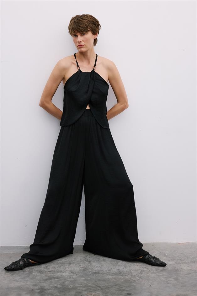 Elastic Waist Relaxed Wide-Leg Black Trousers