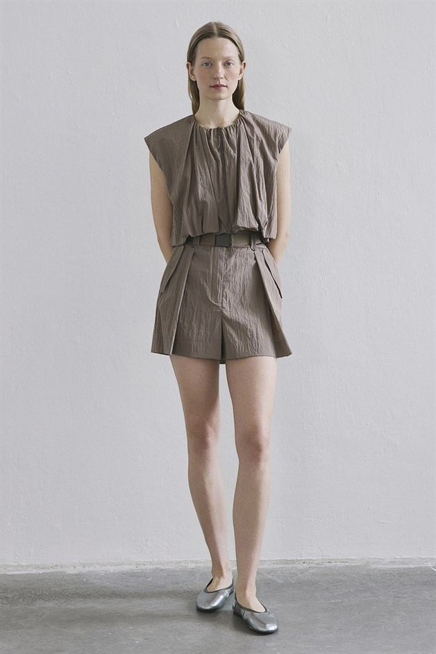 Metal Buckle Camel Mini Shorts