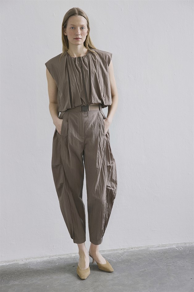 Metal Tokalı Pileli Cep Camel Pantolon