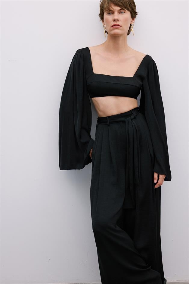 Shoulder-Tied Wide-Sleeve Black Crop Blouse