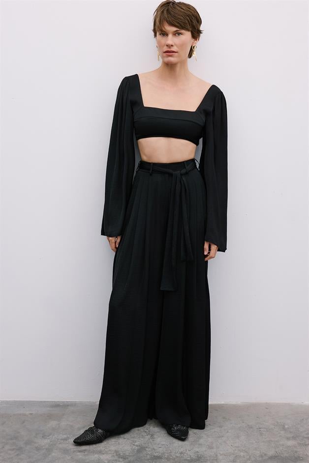 Shoulder-Tied Wide-Sleeve Black Crop Blouse