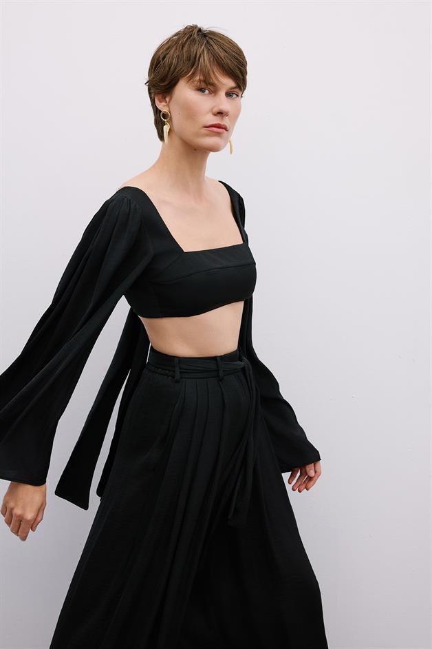 Shoulder-Tied Wide-Sleeve Black Crop Blouse